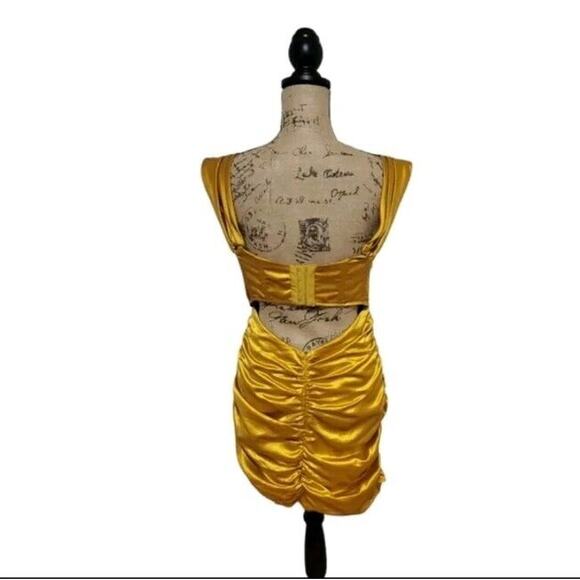 Nwt For Love and Lemons gold asymmetrical off shoulder/cap sleeve dress, size m - Picture 2 of 6